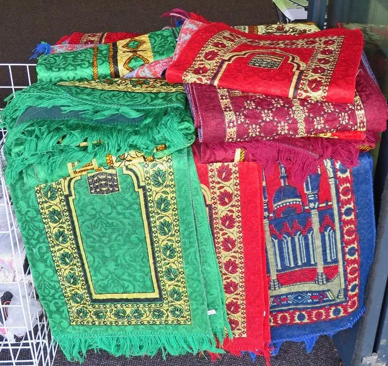 Irani Velvet Prayer Rug (Janamaz)